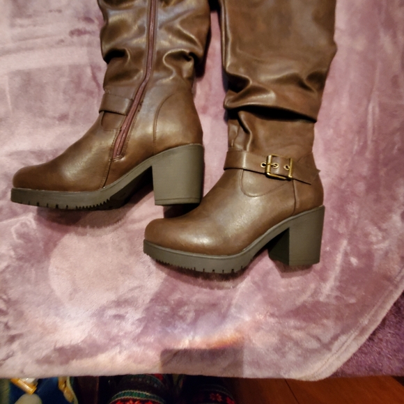 Boots - Picture 7 of 10